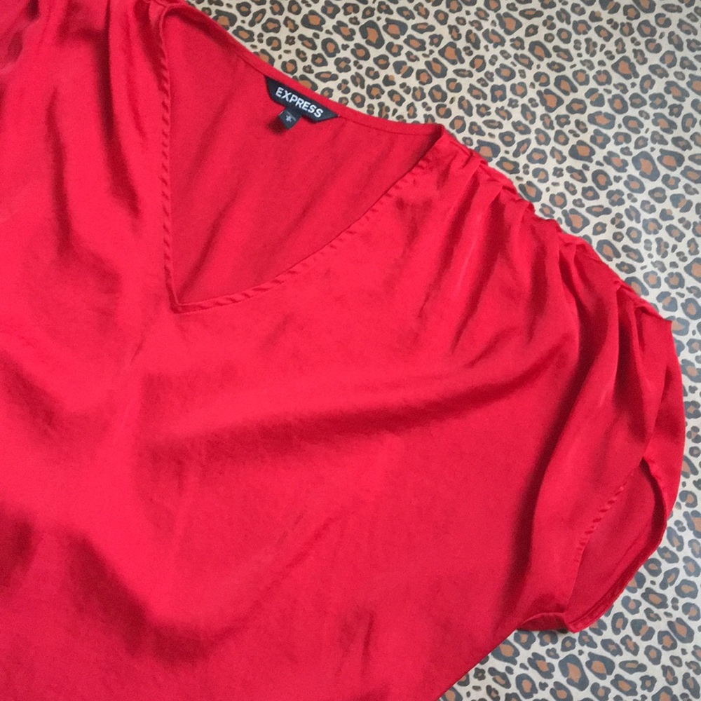 Flowy light weight top